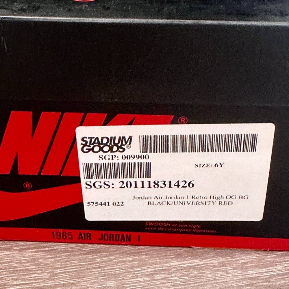 AIR JORDAN 1 RETRO HIGH OG BG 575441 022 BLACK/UNIVERSITY RED SIZE 6Y - Picture 10 of 11
